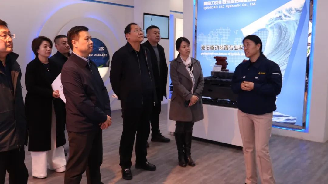 1741566661847063.jpg 區(qū)委統戰(zhàn)部副部長郭可超一行蒞臨力克川液壓參觀指導1.jpg